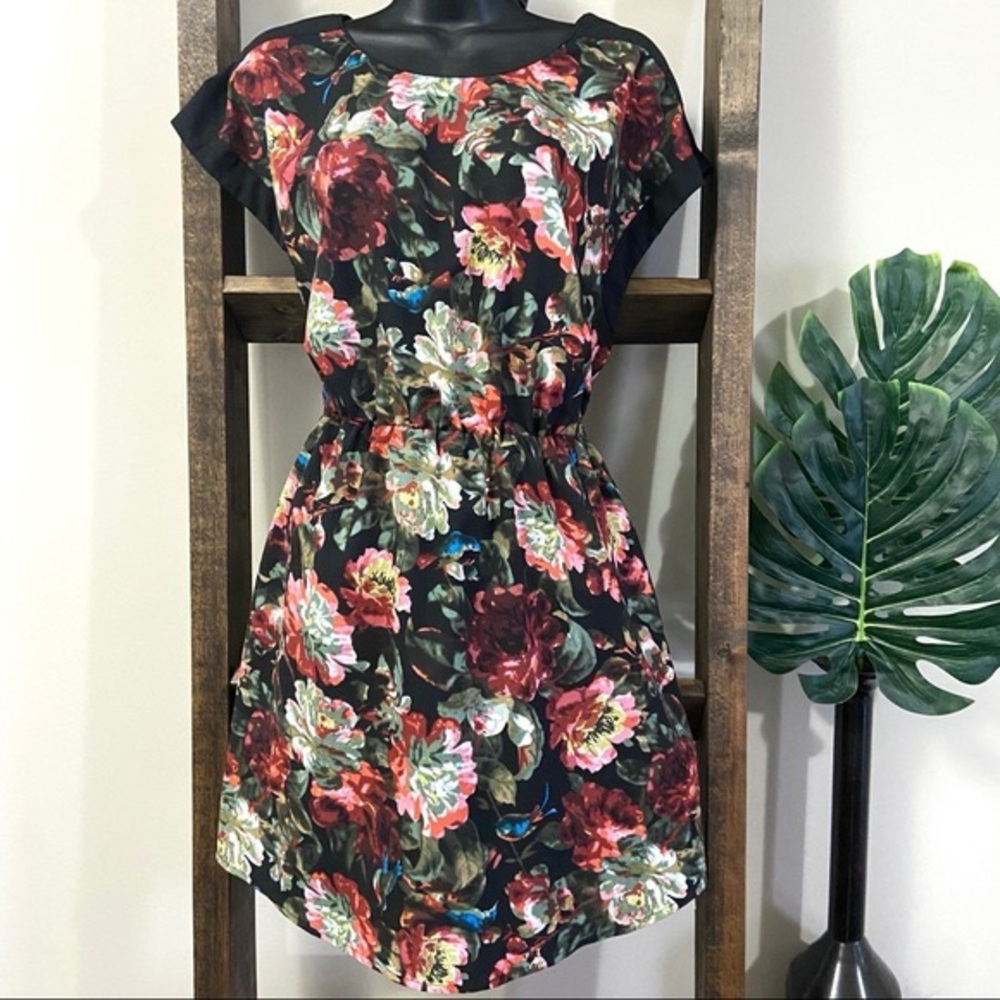 Kismet size L floral dress